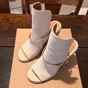 Cute Lucky Brand block heel.🌺